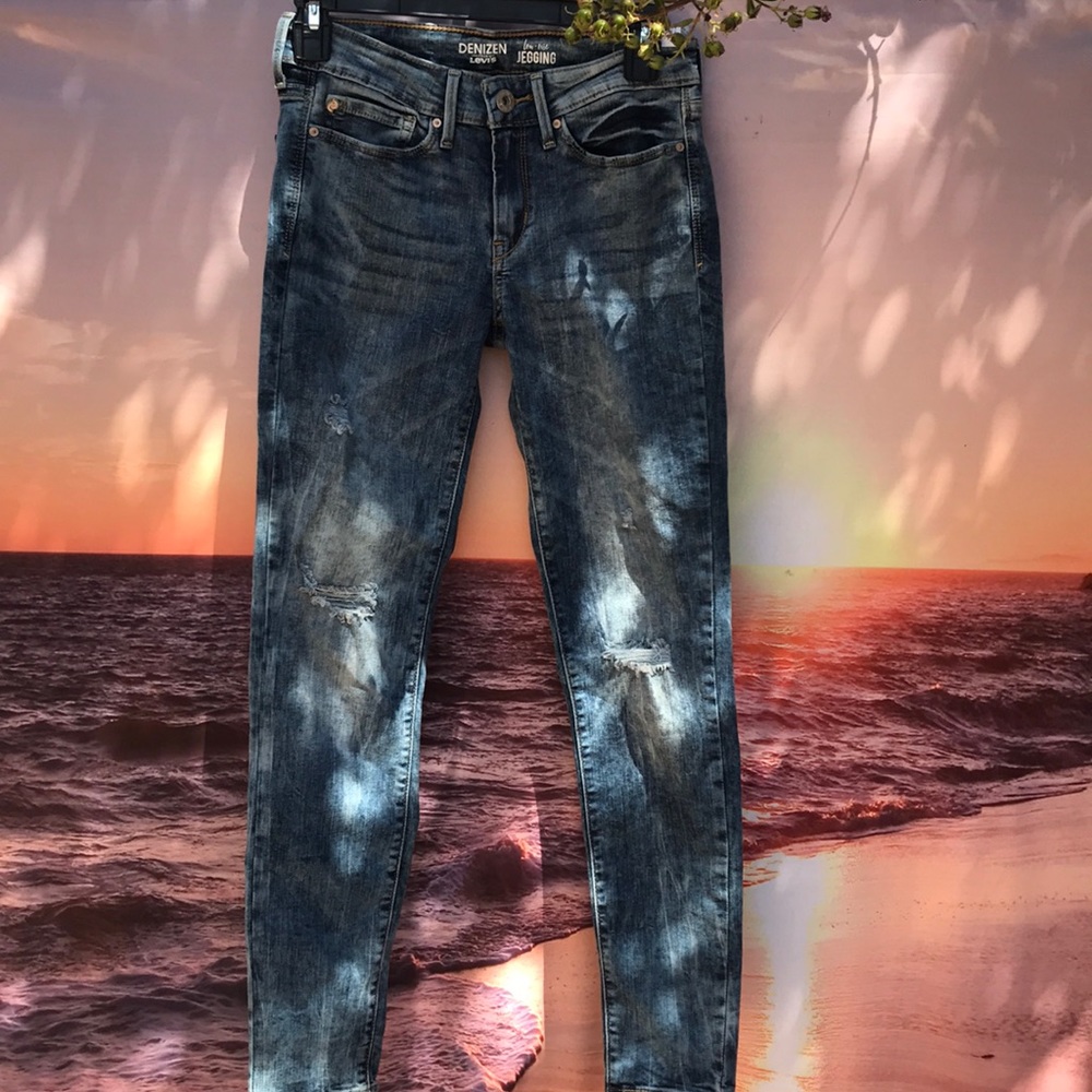 DENIZEN from Levi’s(low-rise jegging)